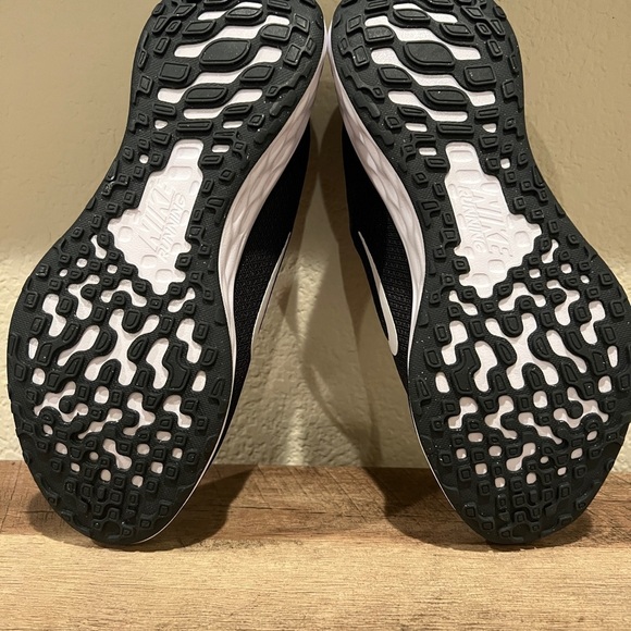 Nike Revolution 6 Women's Road Running Shoes DC3729-003 - Picture 5 of 6